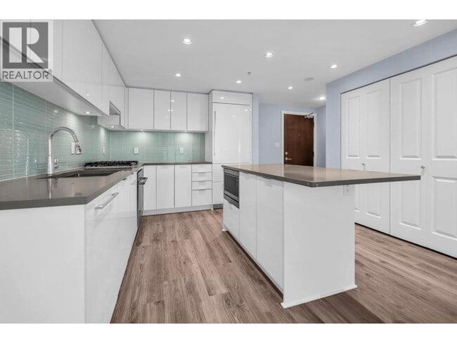 Building Photo - 6638 Dunblane Ave