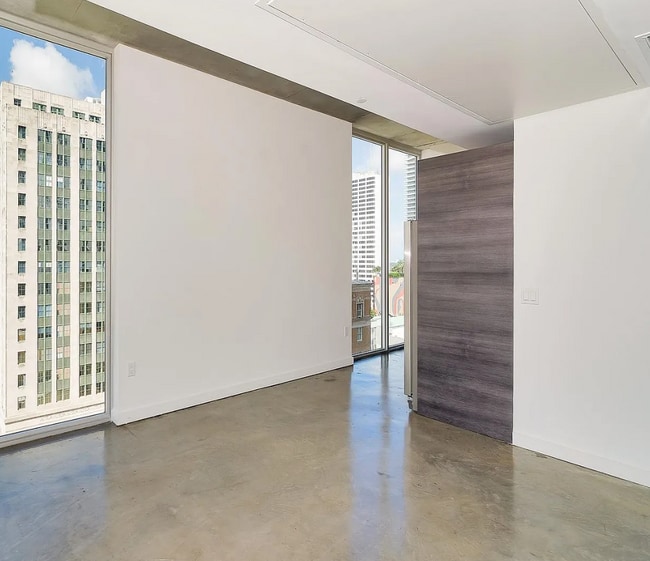 Foto del edificio - 151 SE 1st St