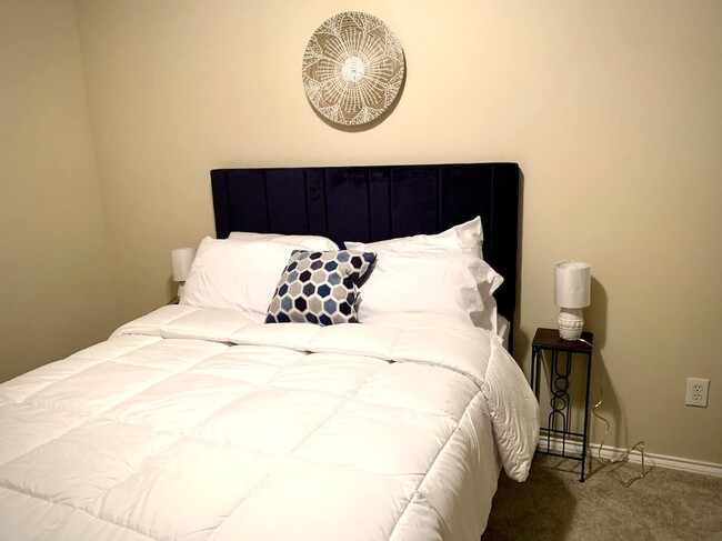Guest Bedroom - 1st Level - 7018 Woodridge Row Dr