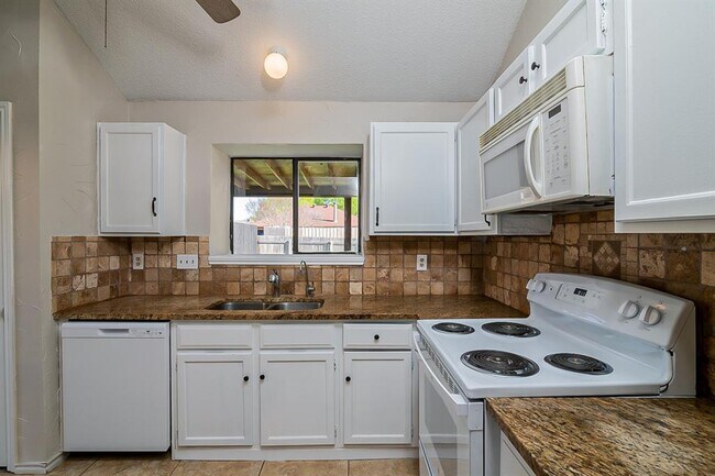 Foto del edificio - 1529 Autumn Breeze Ln