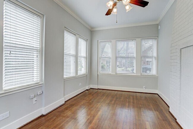 Building Photo - 2208 Robinhood St