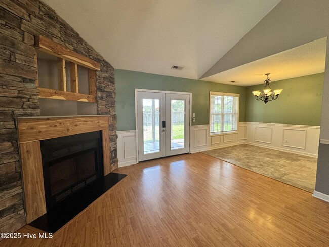Building Photo - 145 Broadleaf Dr
