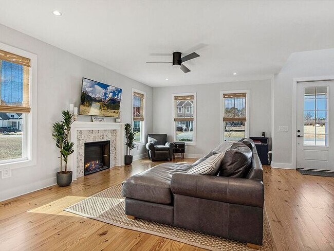 Building Photo - Build Equity While Leasing - Lease and Own...