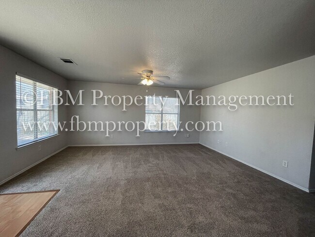 Foto del edificio - 420 N. 3rd St.- Beautiful 3 Bedroom, 2 Bat...