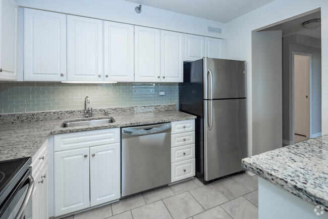 2BR, 2BA - 1,159SF - The Chicagoan