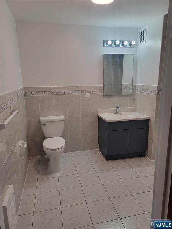 Foto del edificio - 2401 Bergenline Ave