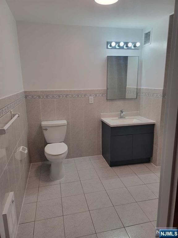 Building Photo - 2401 Bergenline Ave