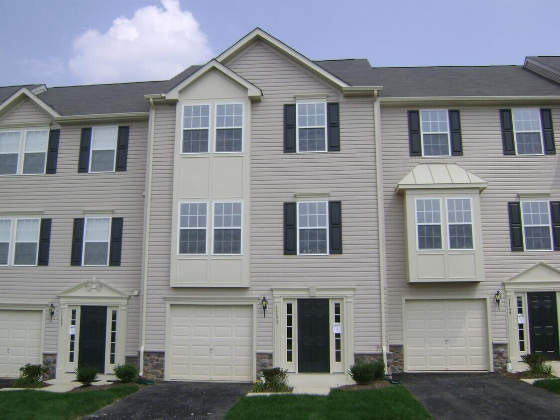 1153 Blue Bird Ln, York, PA 17402 House Rental in York, PA