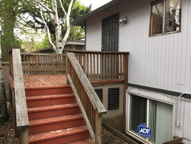 Building Photo - 4225 SE 15th Ave