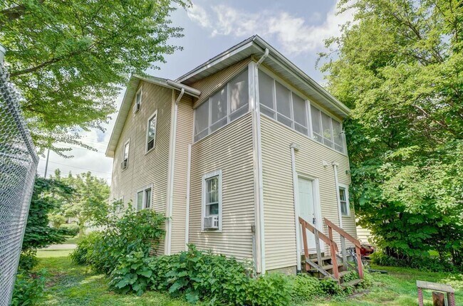 Foto del edificio - 2652 Milwaukee St