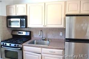 Foto del edificio - 21 Lawrence Dr