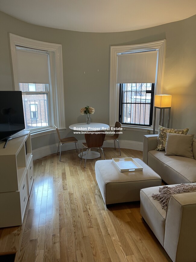 Foto del edificio - 133 Newbury St