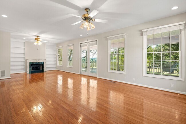 Foto del edificio - Spacious Updated Ranch