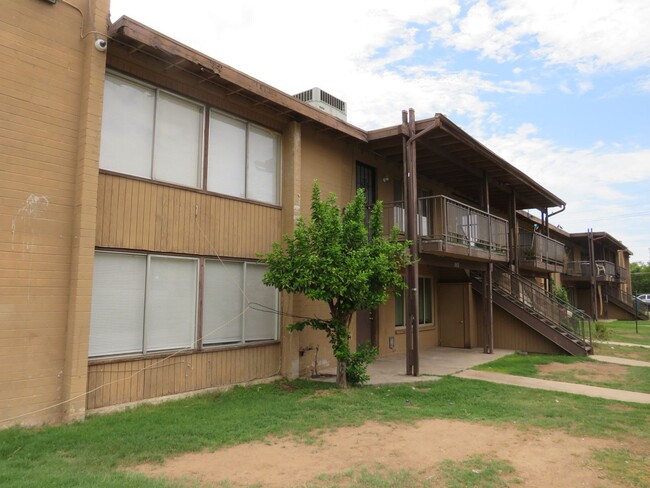 Building Photo - $995.00 Nice single level 2 bedroom condo