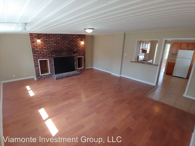 Building Photo - 2 br, 1 bath House - 211 Sauk Trl.