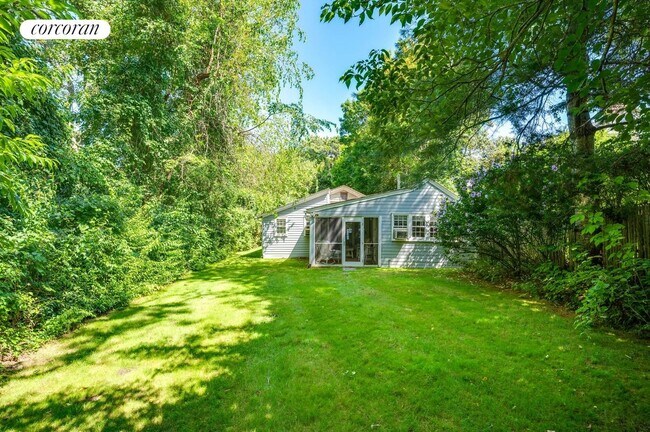 Building Photo - 31 Wainscott Stone Road