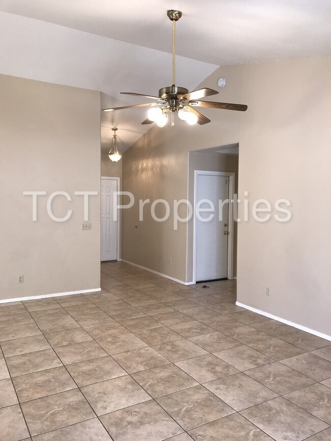 Building Photo - Charming Home in Brookfield West I