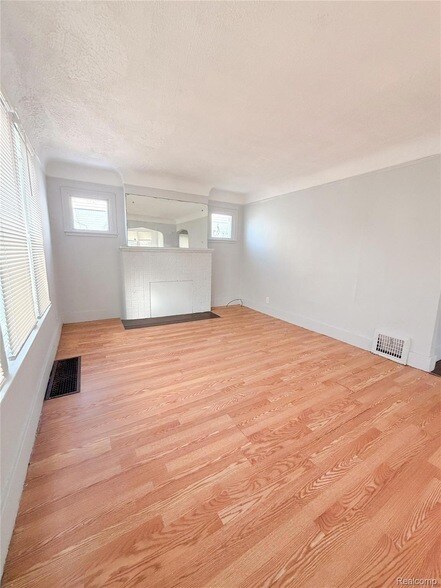 Foto del edificio - 14600 Strathmoor St