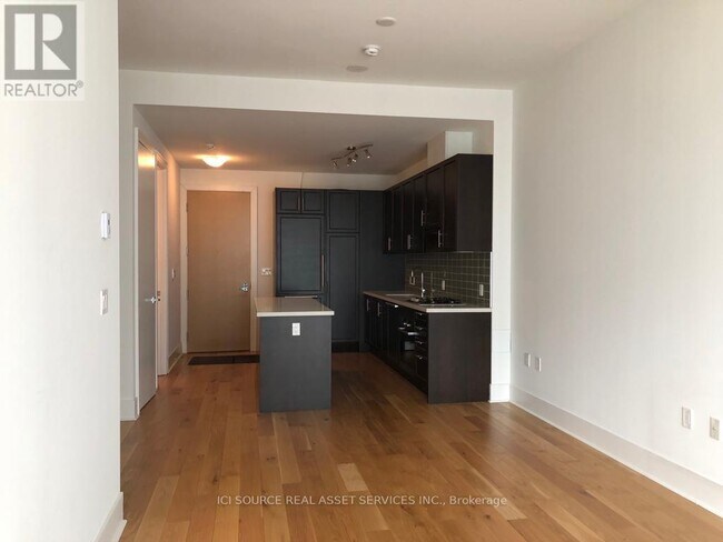 Building Photo - 29 Queens Quay E