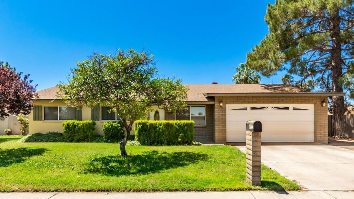 Updated 3bd w/ pool 51ave Bell - Updated 3bd w/ pool  51ave Bell