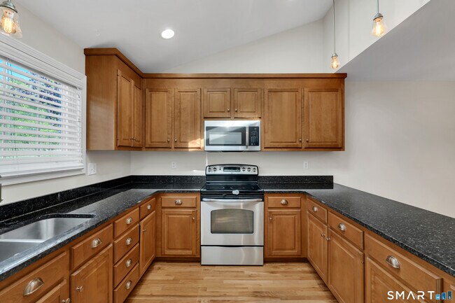 Foto del edificio - 1163 Old Colony Rd