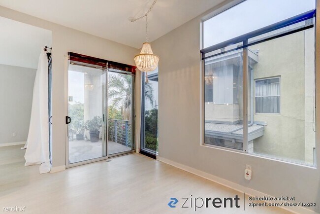 Building Photo - 3 br, 3.5 bath Townhome - 2624 Lincoln Ave...