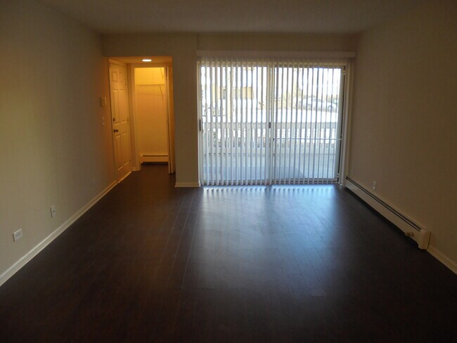 Foto del edificio - 6550 W Belmont Ave