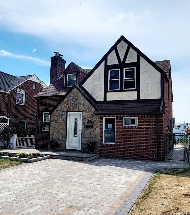 Building Photo - 19 Poppy Ave