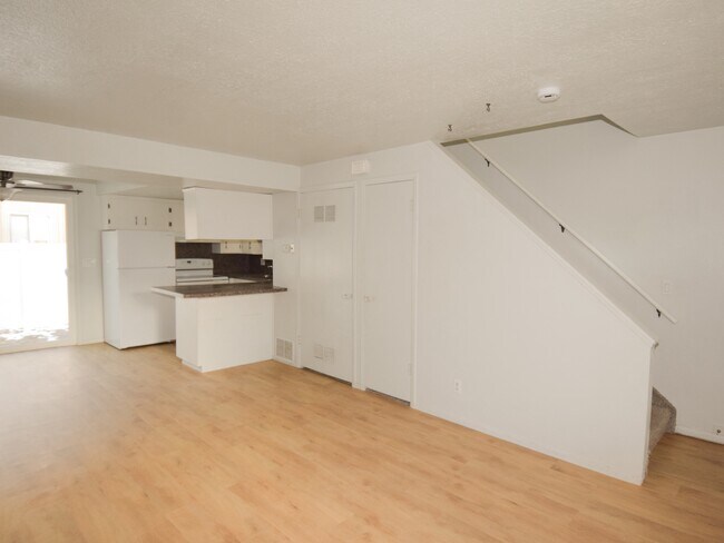 Foto del edificio - 1289 N 400 E