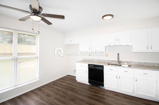 Building Photo - Fully Renovated 3BR/2B home in Olive Branch