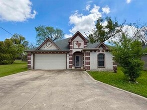 Building Photo - 116 Sycamore St