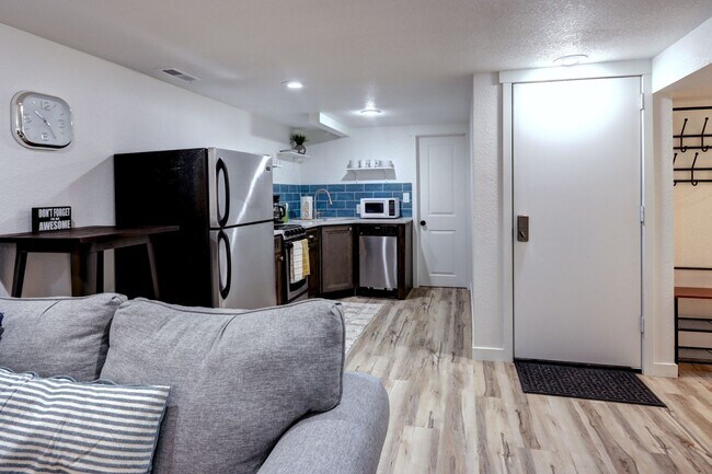 Building Photo - Updated Lower Half of Duplex Ready in West...