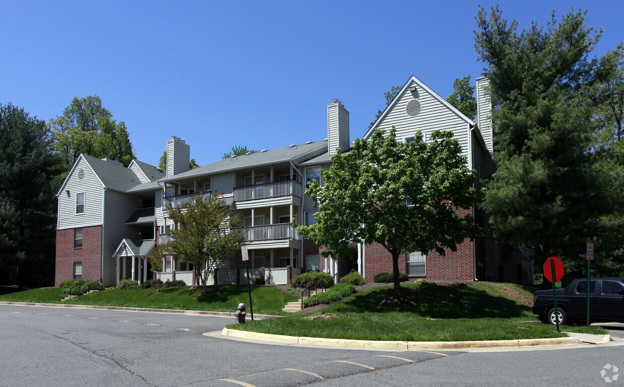 Penderbrook Square Apartments in Fairfax, VA