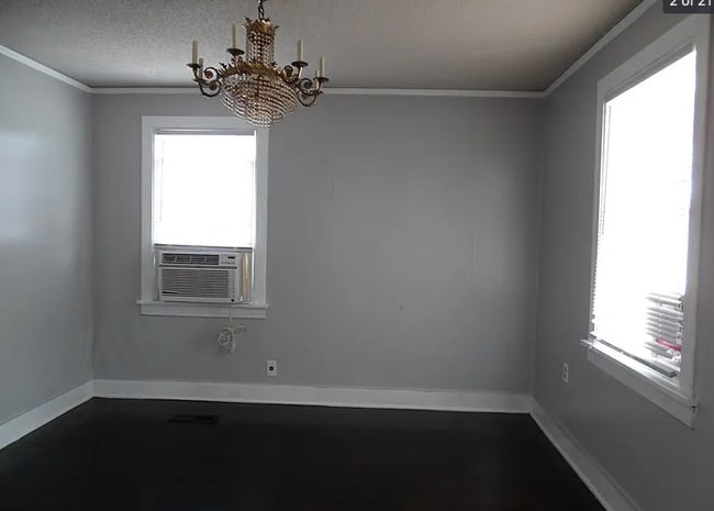 Building Photo - 354 Walthall St