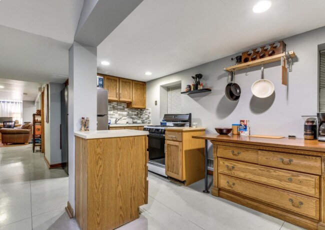 Kitchen - 941 N Hoyne Ave