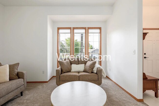 Foto del edificio - Beautiful 6 bed Highly Desirable Colbert Area!