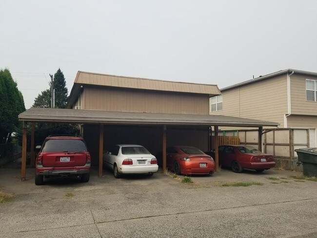 Foto del edificio - 934 9th Avenue 4-Plex