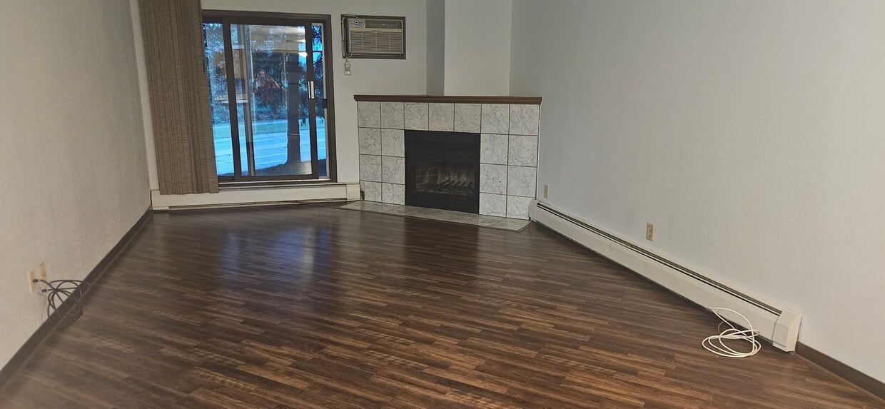 Foto principal - Meticulously Kept 3 bedroom, 2 bath condo ...