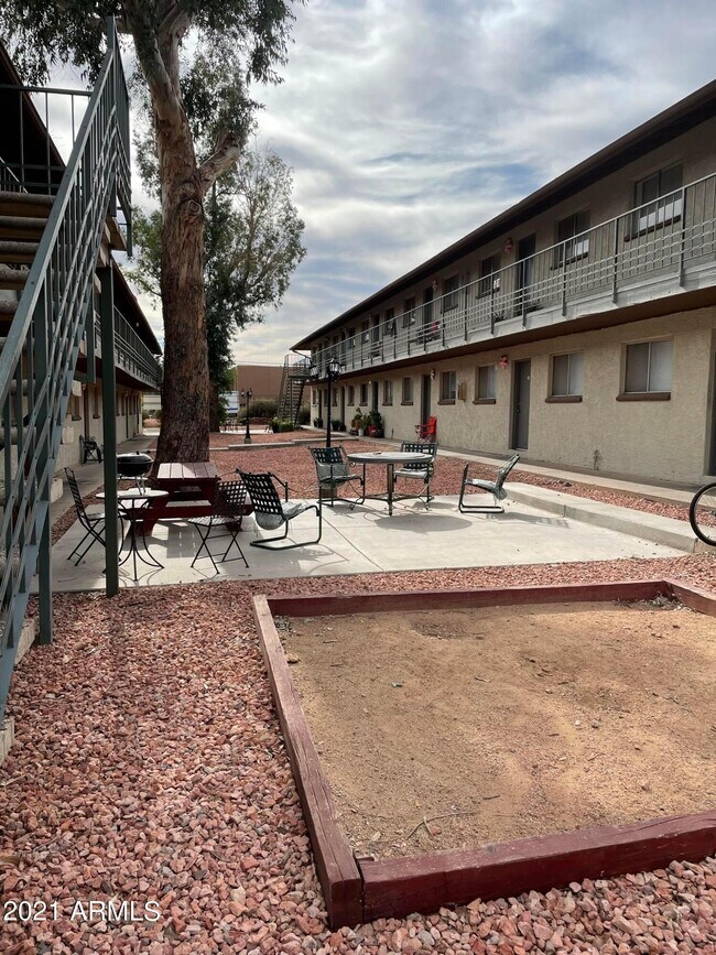 Foto del edificio - 2002 E Sweetwater Ave