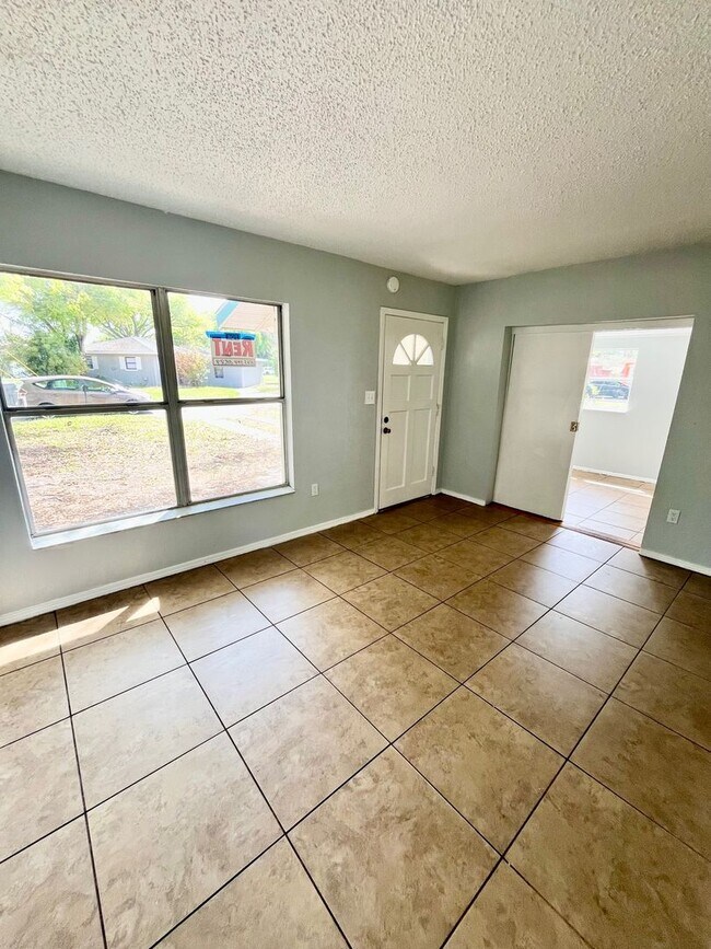 Foto del edificio - Cute 3BR/1BA Lakeland Home Near Southeastern University! No Application Fee!