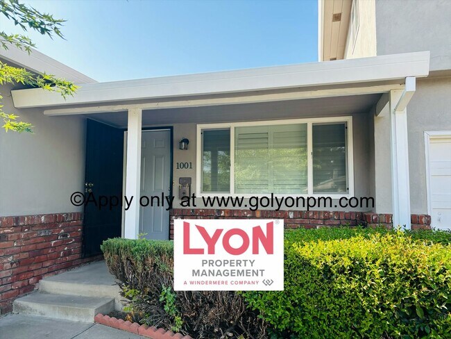 Foto del edificio - Spacious 2 bedroom, single level duplex in...