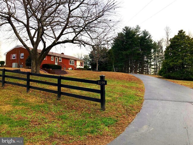 Foto del edificio - 11456 Southern Maryland Blvd