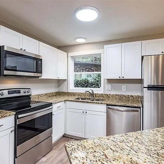 Foto del edificio - 997 Cedarwood Ave