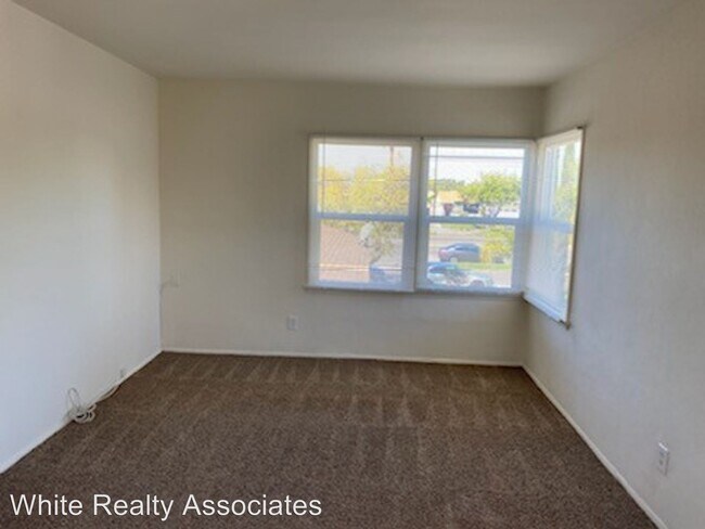 Building Photo - 4718 1/2-4718 1/2 N Lakewood Blvd