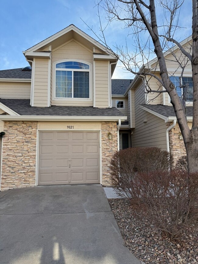 Building Photo - Newly updated 2 story townhome with single car garage in Littleton