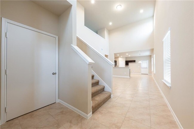 Foto del edificio - 6921 Loretta White Ln