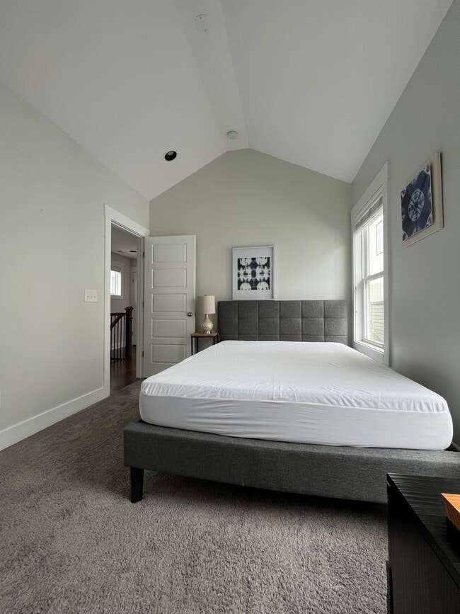 Building Photo - 1705 14th Ave S