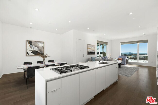 Foto del edificio - 935 N San Vicente Blvd