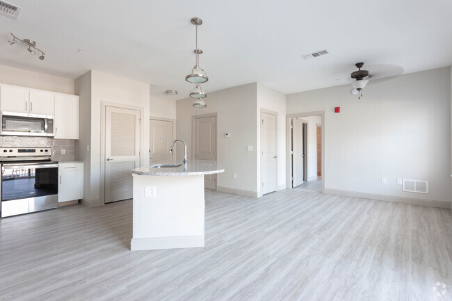 1Bd/1,5BA - The Hamilton at Lakeside