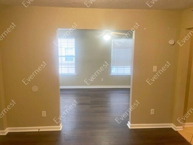 Building Photo - 4678 Royal View Dr